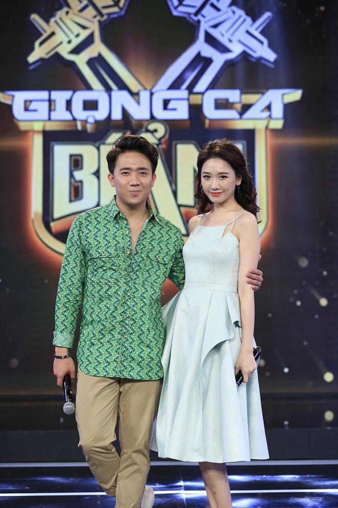 di lam mc ma vo chong tran thanh - hari won chi mai cai nhau, khach pho phac ngoi xem - 1