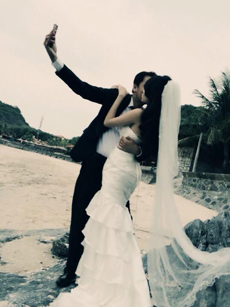 Ảnh cưới lãng mạng của diễn viên Đồng Thanh Bình và bà xã.
