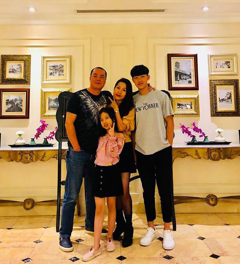 Gia đình hạnh phúc của diễn viên Trịnh Xuân Hảo.
