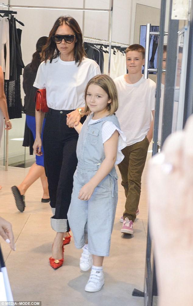 khong con la "cuc keo" be nho, harper beckham gio lon bong sap thanh thieu nu - 2