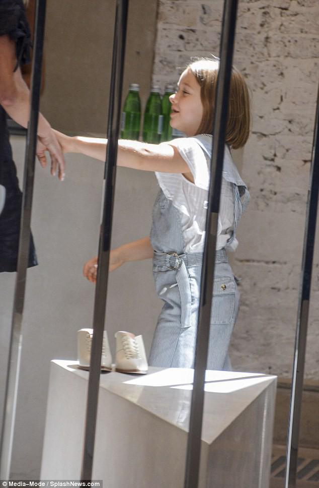 khong con la "cuc keo" be nho, harper beckham gio lon bong sap thanh thieu nu - 4