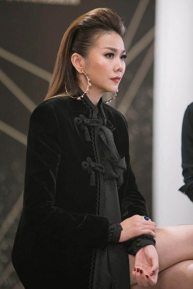 "drama" nhu vo hoang yen: vao phong loai, thay ao dai do, bat dau tra thu song hang! - 11