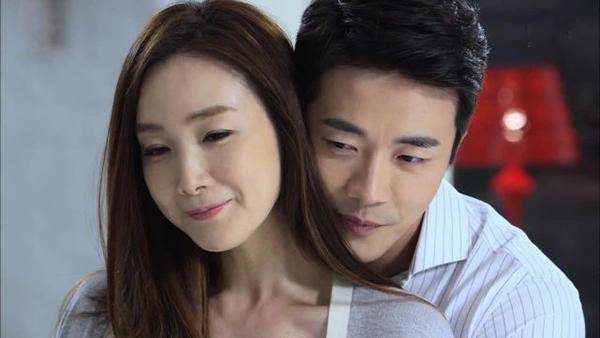 vo de nua nam van bat chong "nhin", mot dem nghe tieng hon hen toi day cua vao thi... - 1