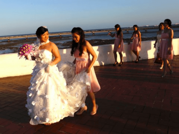 Cô dâu ra sức vỗ béo phù dâu để mình đẹp nhất trong đám cưới