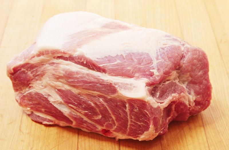 - Mùi vị: Khi còn sống, thịt lợn siêu nạc sẽ có mùi tanh hơn thịt lợn sạch.
