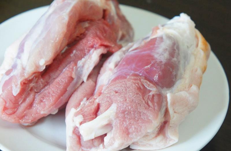 3. Thịt bắp chân trước: Thịt này cũng có nạc nhiều, săn chắc, sẫm màu, có độ giòn và mềm dẻo, thơm.
