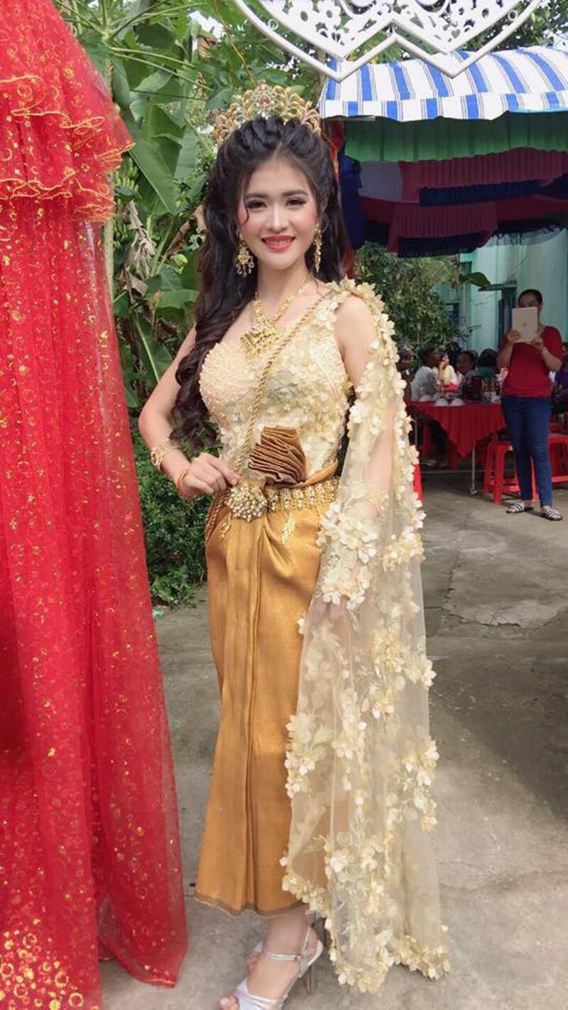 co dau deo vang “gay co” nhung moi nguoi lai chi khen chu re “tot so” vi diem nay! - 4