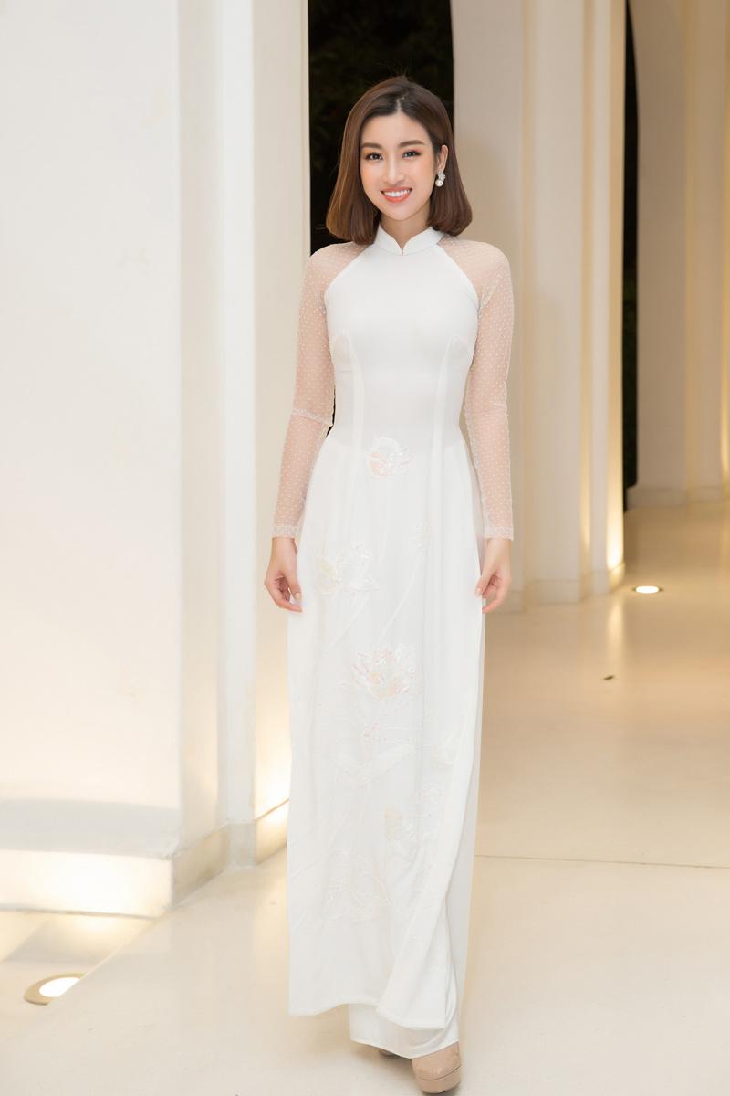 khi ho dien ao dai trang: dau long hai a to nga, my linh la chi, em la tieu vy! - 1