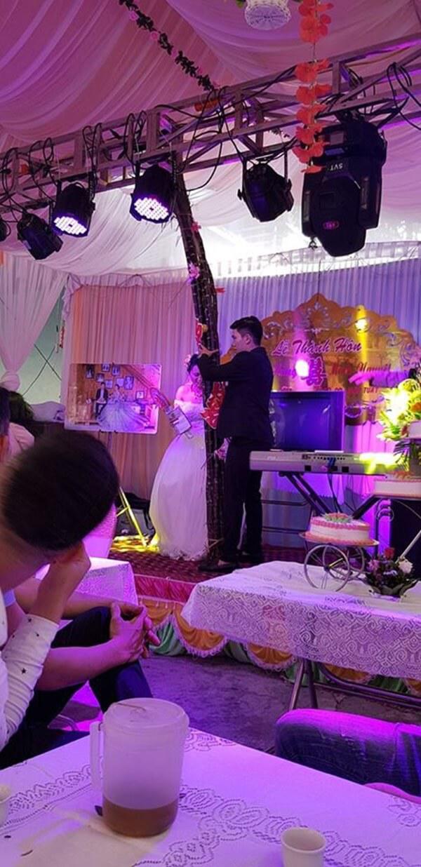qua cuoi "lay loi" khien co dau chu re loay hoay "khoc khong thanh tieng" - 4