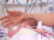 Bà bầu - Sinh tại nhà, mẹ sốc nặng khi đang ôm con thì hộ sinh hét lớn "Còn nữa!"