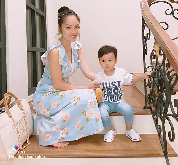 mot thoi song biet thu trieu do, a hau dien anh 1999 tay trang lam me don than tuoi u40 - 3