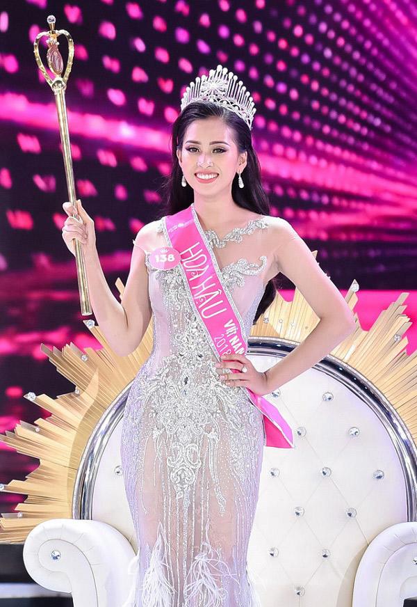 nga ngua voi ket qua binh chon cua khan gia khi tieu vy dang anh mat moc va anh makeup - 1