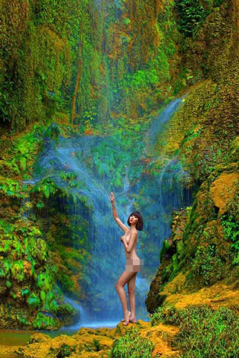 Trong số những bộ ảnh nude của sao Việt từng gặp ý kiến trái chiều nhiều nhất chính là bộ ảnh "nude vì môi trường" của Ngọc Quyên.
