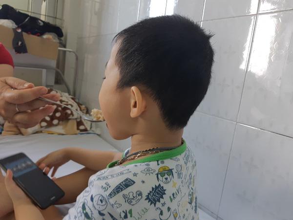 con moi 1 thang me da lam dung dien thoai de do danh, 5 nam sau khong het hoi han - 3