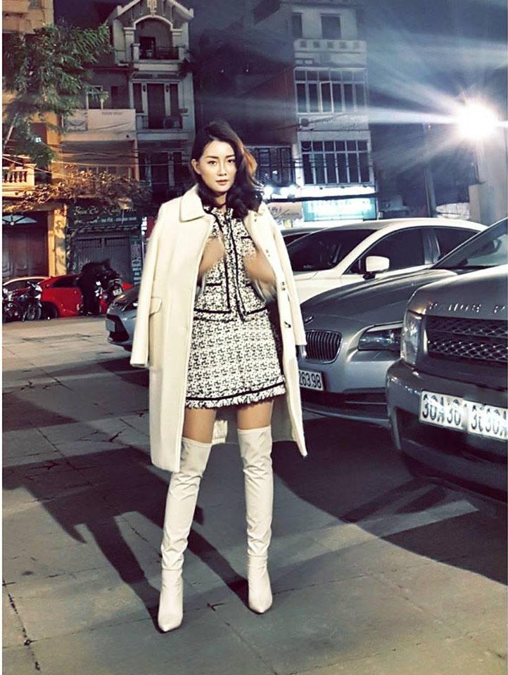 len song bat buoc phai mac kin dao, ngoai doi 3 nu mc truyen hinh mac pha cach kho tin - 15