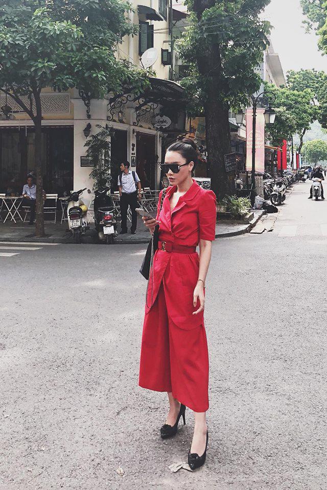 len song bat buoc phai mac kin dao, ngoai doi 3 nu mc truyen hinh mac pha cach kho tin - 8