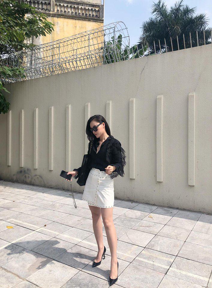 len song bat buoc phai mac kin dao, ngoai doi 3 nu mc truyen hinh mac pha cach kho tin - 9