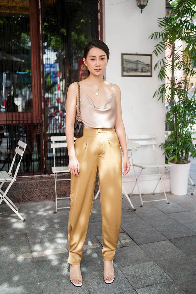 len song bat buoc phai mac kin dao, ngoai doi 3 nu mc truyen hinh mac pha cach kho tin - 14