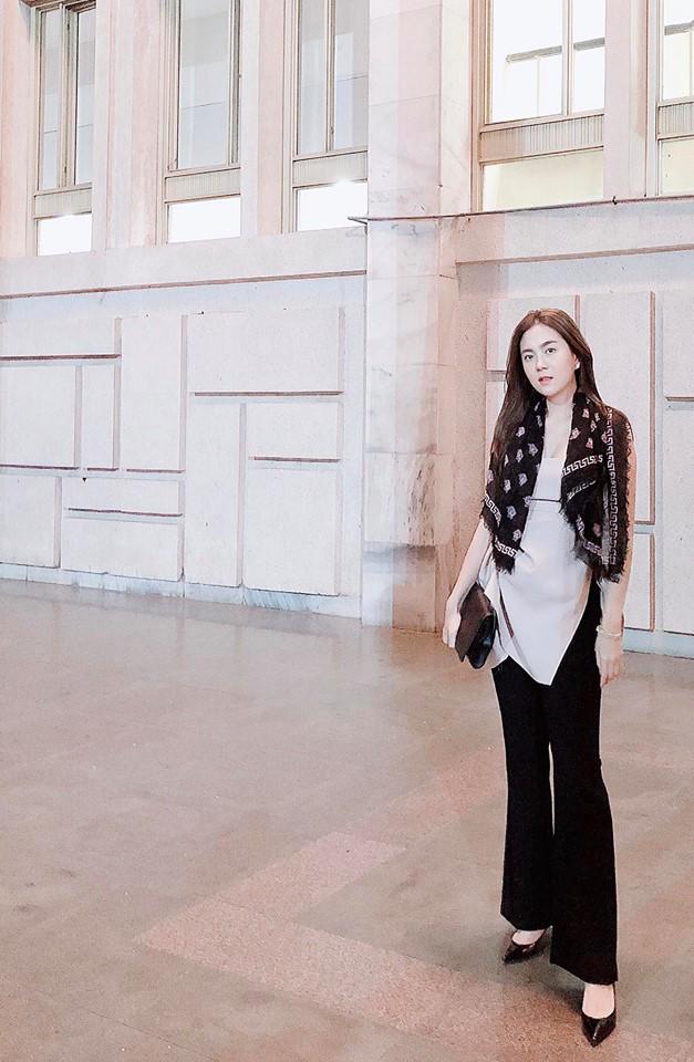 len song bat buoc phai mac kin dao, ngoai doi 3 nu mc truyen hinh mac pha cach kho tin - 3