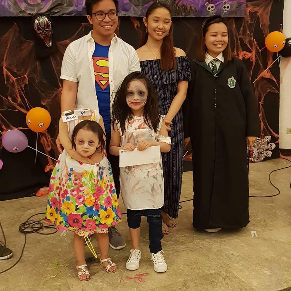 vuot xa cac loai ma quy, co be om dau di xin keo gay bao mxh mua halloween - 4