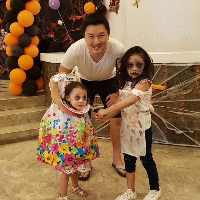 vuot xa cac loai ma quy, co be om dau di xin keo gay bao mxh mua halloween - 5