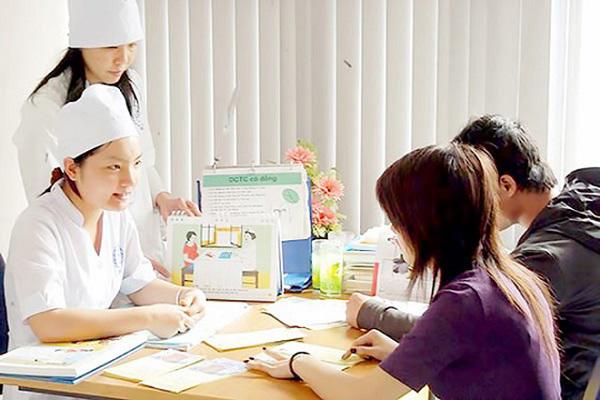bac sy san phu khoa soc khi thay doi tre dan nhau den de... va trinh - 2