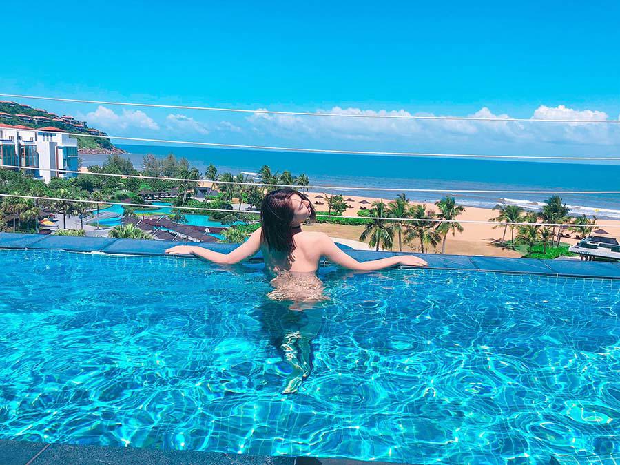 hong que khoe anh tao bao "khong manh vai che than" gay tranh cai du doi - 2