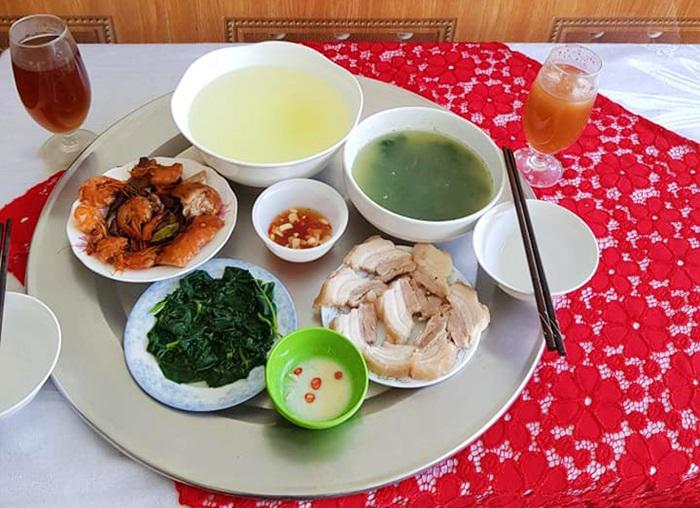 khong chi lay duoc giai tan, co dau 62 tuoi con cua do me chong nho nhung mam com ngon - 4