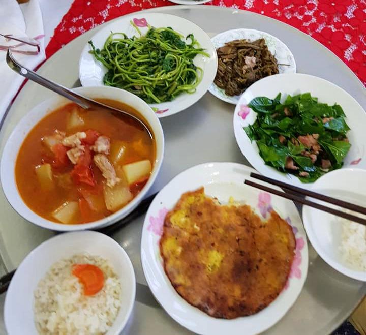 khong chi lay duoc giai tan, co dau 62 tuoi con cua do me chong nho nhung mam com ngon - 6