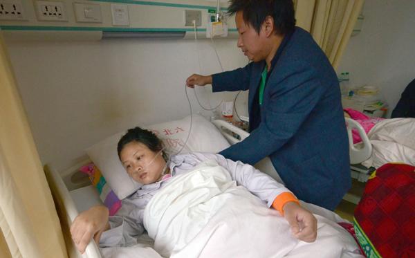 mot tuan 4 lan loc mau, me bau tre "suc cung luc kiet" van xin duoc giu lai con - 3