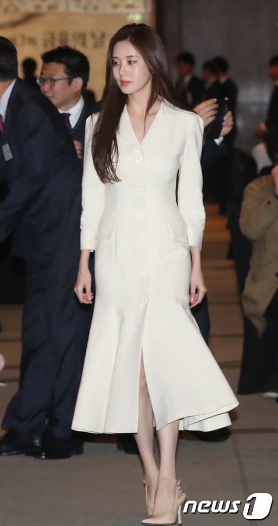 ngoi sao 24/7: dan mang "tinh mong" khi xem loat anh chua chinh sua cua angelababy - 12