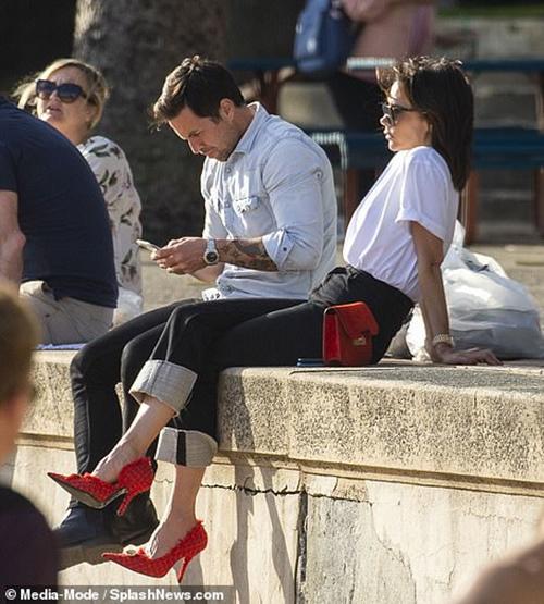 phai phau thuat chan vi ham giay cao, vo beckham van quyet khong tu bo so thich - 3