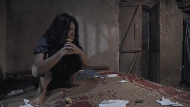 het qua khu lam "cave" bi lo, quynh bup be lai bi danh ghen toi ta truoc cho lam - 8