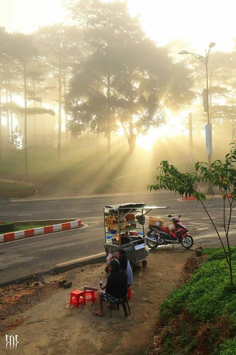 Một góc quán quen đơn sơ, giản dị.
