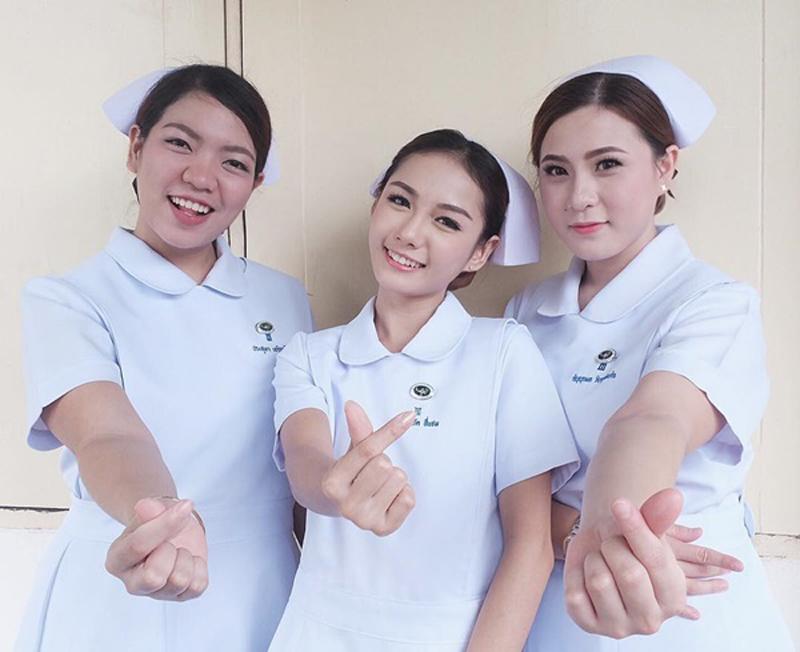 Namkhing bắt đầu nổi lên khi trang 9GAG đăng tải loạt ảnh nghệ thuật của cô khi đang mặc đồng phục y tá. Các diễn đàn và cư dân mạng ở Trung Quốc, Indonesia, Đài Loan và cả Việt Nam đều hết lời ca ngợi vẻ ngoài của nữ y tá.

