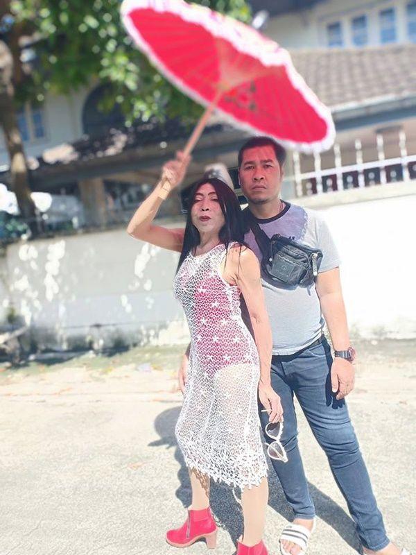 “gai gia” chuyen gioi thai lan gay soc khi uon eo hon tinh tre trong sinh nhat tuoi 57 - 4