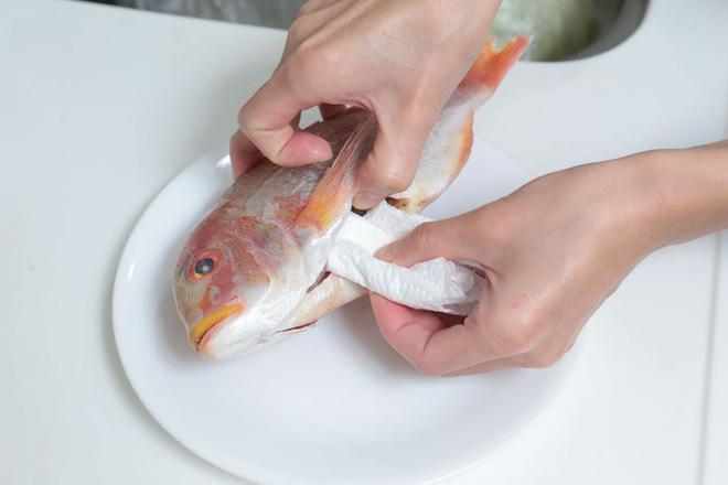 khan giay khong chi de lau, neu chua biet 6 cong dung nay cua no ban da qua lac hau - 3