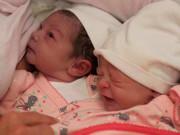 Bà bầu - Vợ sinh đôi 2 con không giống nhau, chồng âm thầm đưa đi xét nghiệm rồi nín lặng