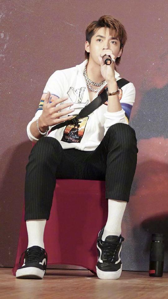 ngoi sao 24/7: khan gia sung nguoi khi biet day chinh la "thai tu phi" tung duoc yeu thich nhat - 8