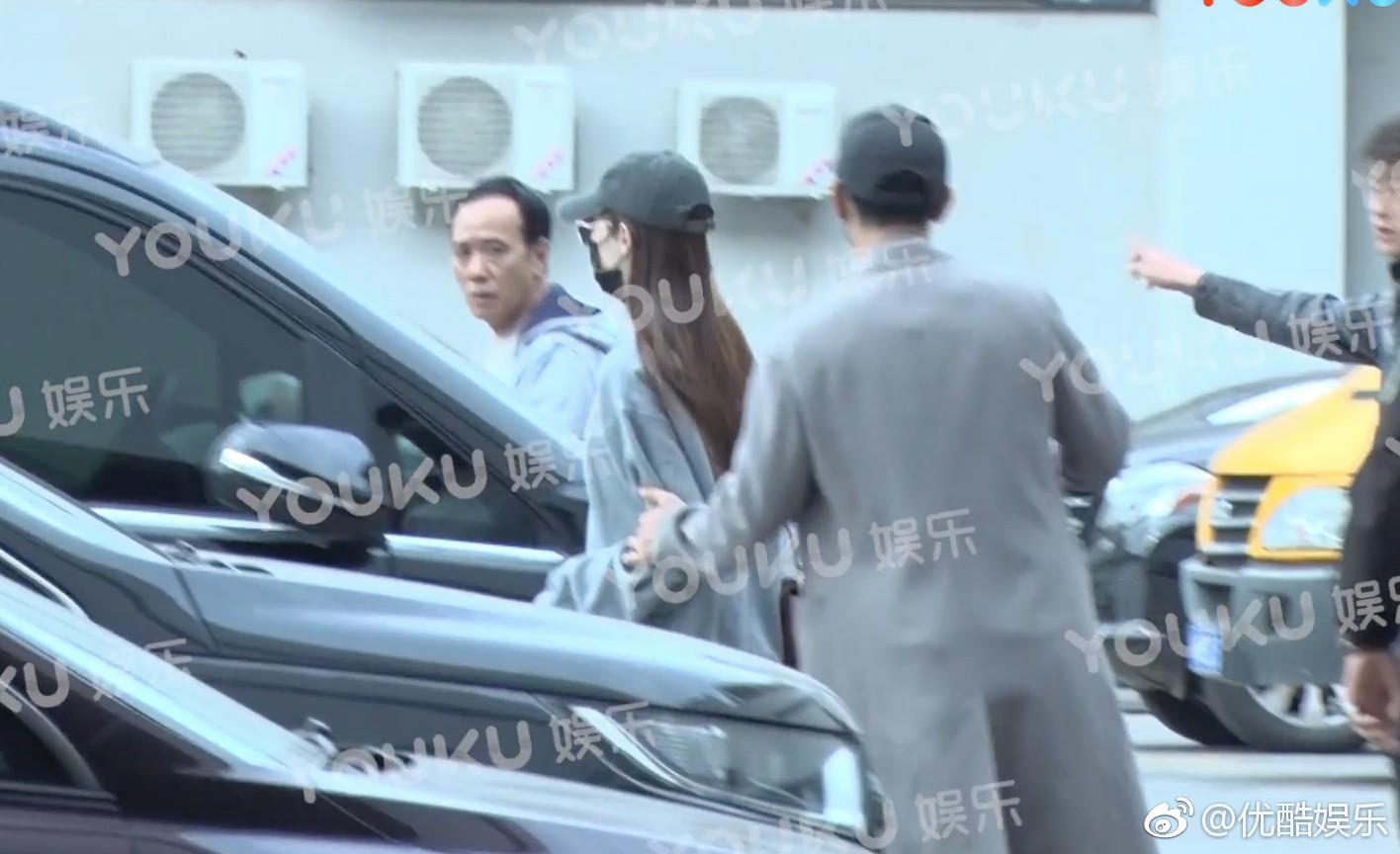 ngoi sao 24/7: khan gia sung nguoi khi biet day chinh la "thai tu phi" tung duoc yeu thich nhat - 5