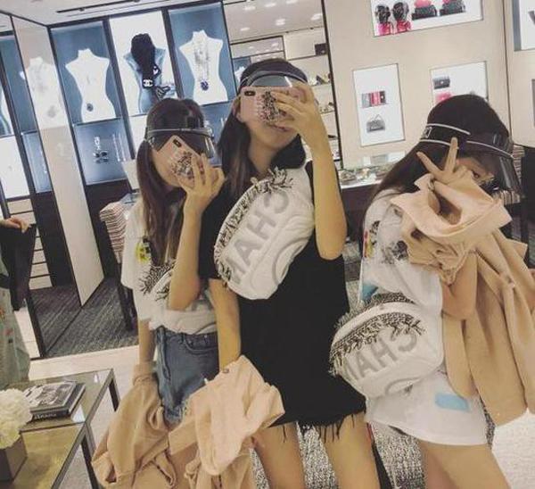 amp;#34;Ông bố quốc dânamp;#34; Lý Á Bằng nợ khó trả 134 tỷ, con gái Lý Yên vẫn xài đồ hiệu - 4