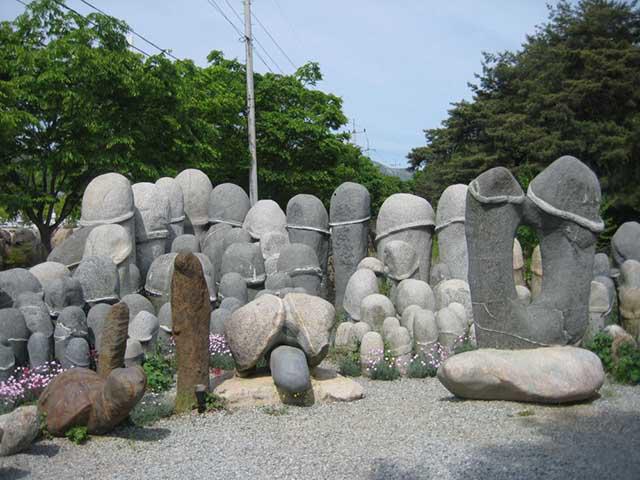 phu nu do xo den check-in tai cong vien