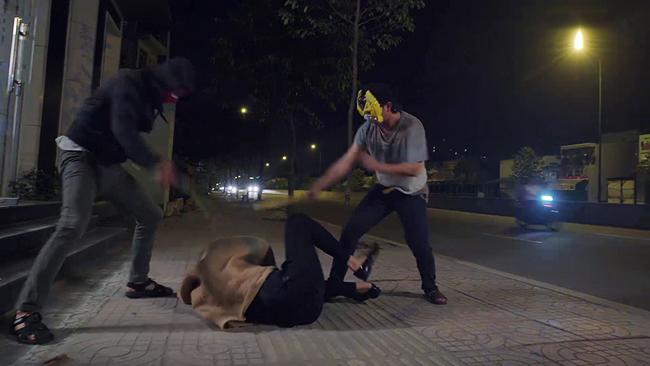 "ngay tan" cua han gao nep gao te: cong no thay nhan tinh, bi dan keo den danh hoi dong - 13