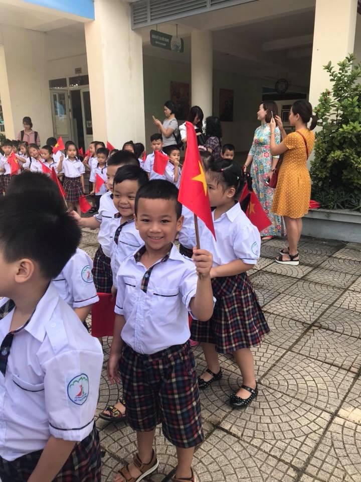 vua toi vua cuoi, cau be ha noi nha khong dieu kien van quyet che do halloween bang ban be - 3