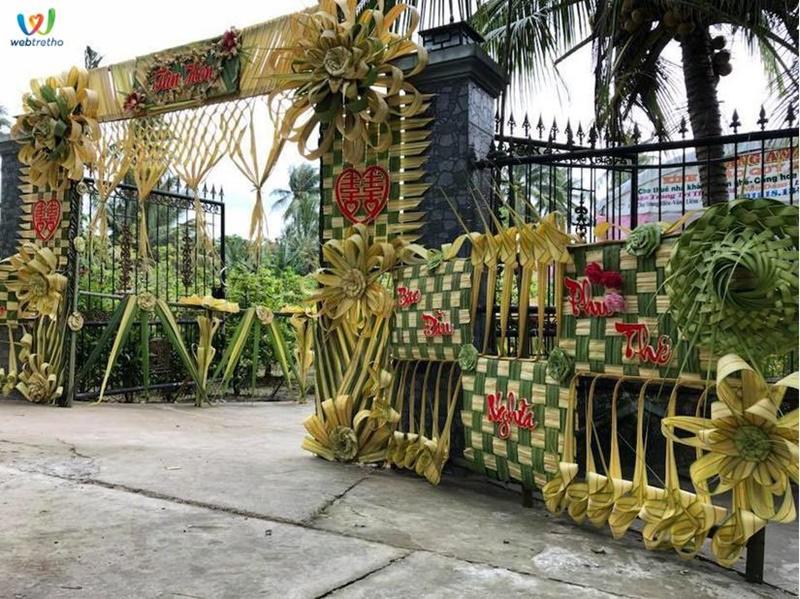 Những chiếc cổng lá dừa còn xuất hiện nhiều ở các tỉnh miền Tây.
