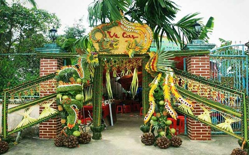 Ý nghĩa của chiếc cổng lá dừa không chỉ dừng lại ở ở vẻ đẹp trên mỗi cánh lá,..
