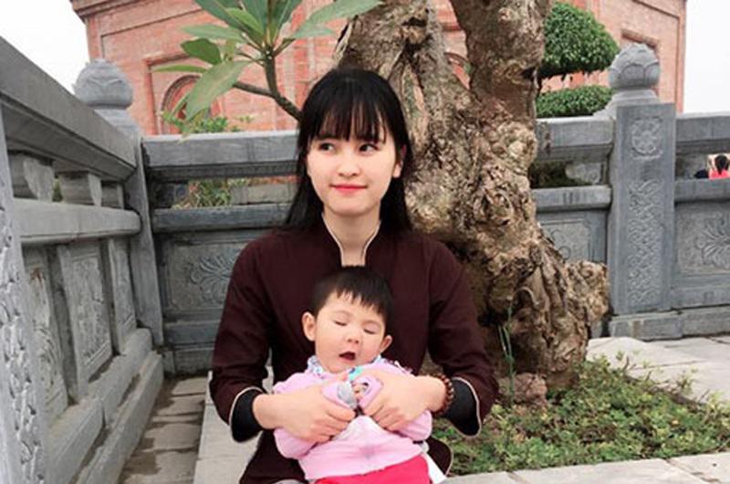 Ngay từ giây phút gặp Yến Nhi, Thanh Tâm đã cảm thấy như đó chính là con ruột của mình. Cô bất chấp mọi khó khăn và ngăn cản của gia đình quyết định làm thủ tục nhận nuôi bé.

