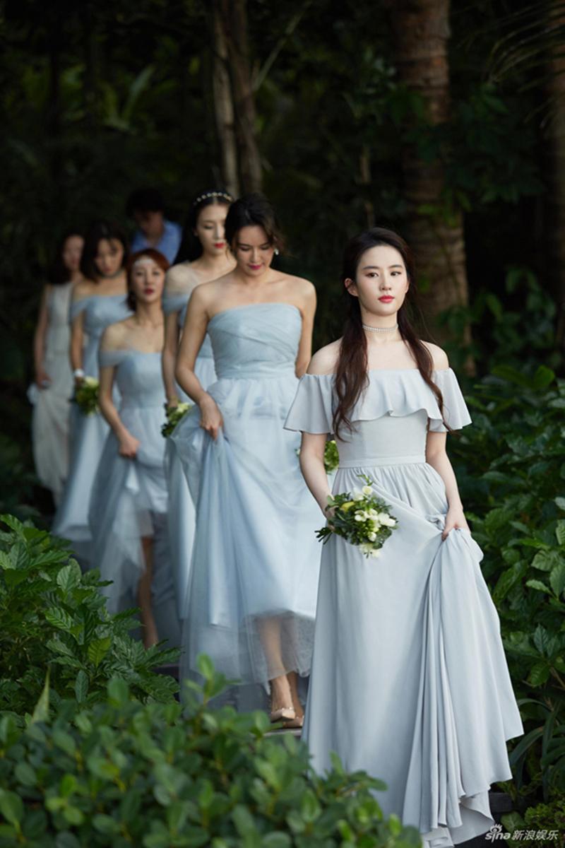 Có thể nói, đám cưới của Chu Dương bỗng trở thành tâm điểm chú ý của báo chí và truyền thông nhờ sự xuất hiện của "thần tiên tỷ tỷ" Lưu Diệc Phi.
