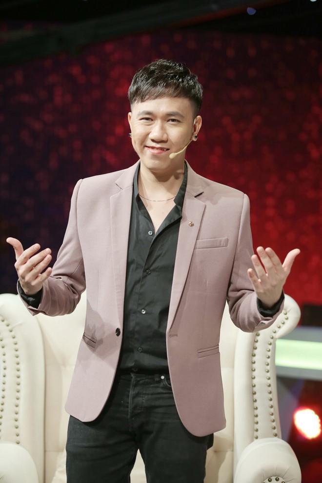 hoa hau chuyen gioi huong giang khai that: "doi em chua tung duoc ai noi cau ngon tinh!" - 5