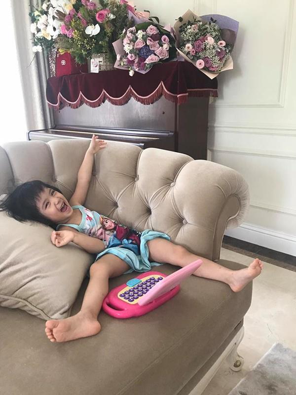 “hoc hoi” tran thanh khoe meo cung, vo dai gia kim cuong vo tinh lam lo “bi mat” tu gia - 6